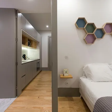 Lovelystay - Stylish Central By Bolhao Market Порту