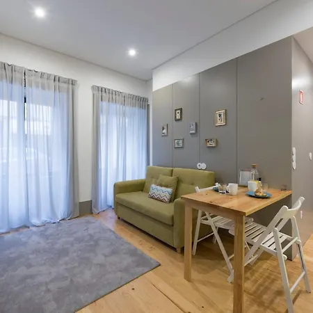 Апартаменты Lovelystay - Stylish Central By Bolhao Market *